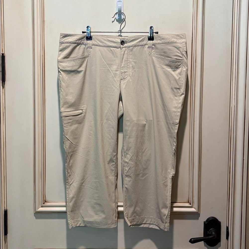 Eddie Bauer Water Resistant Capri Pants